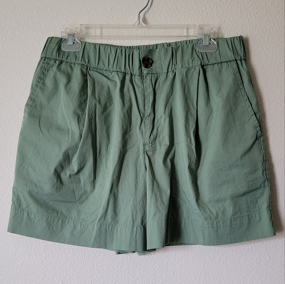 A New Day Green Pleated High Waisted Shorts w/ Pockets